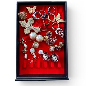 Mixed vintage jewelry lots